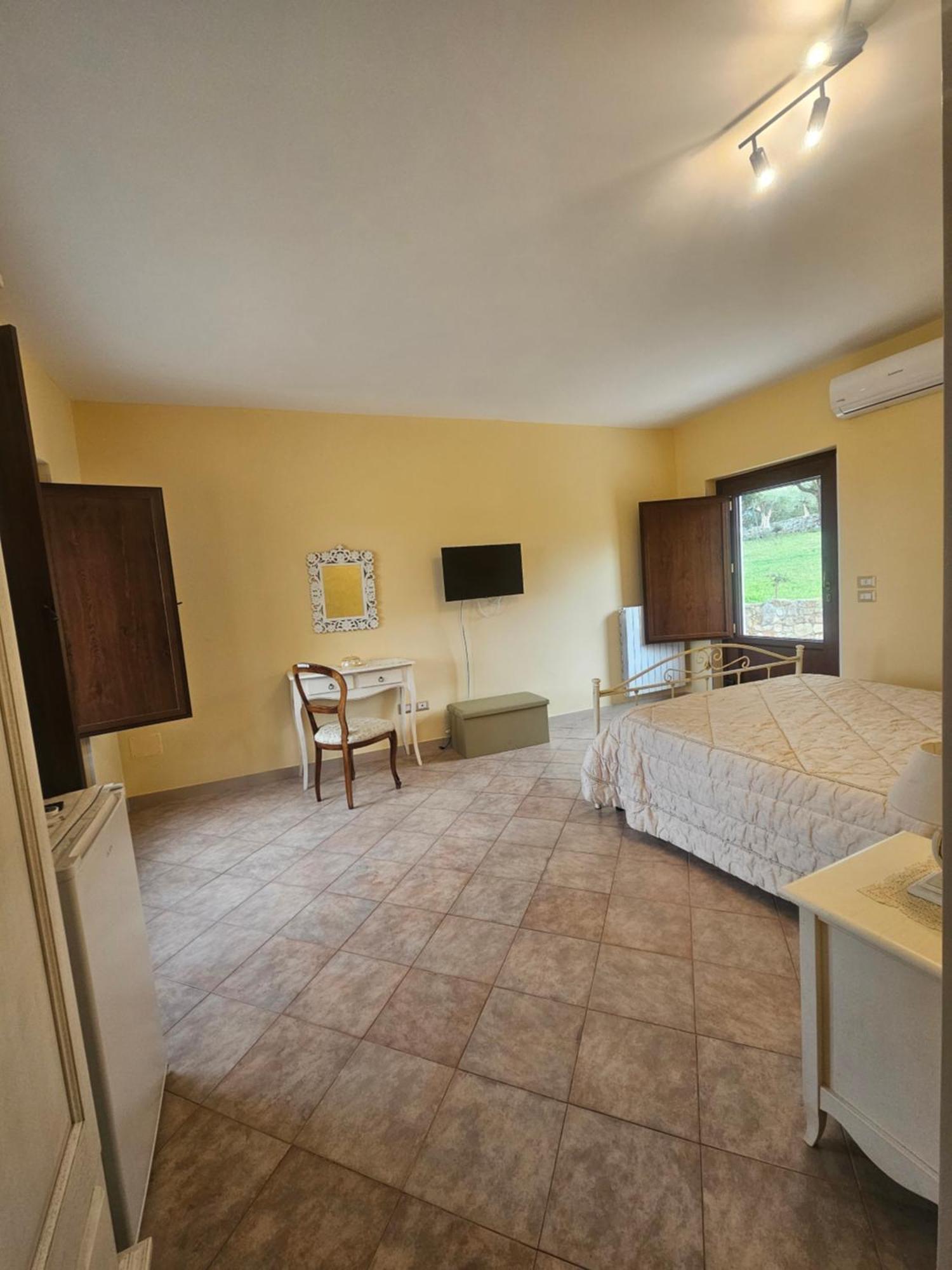 Tenuta Valle Incanto โลโกโรตอนโด ห้อง รูปภาพ