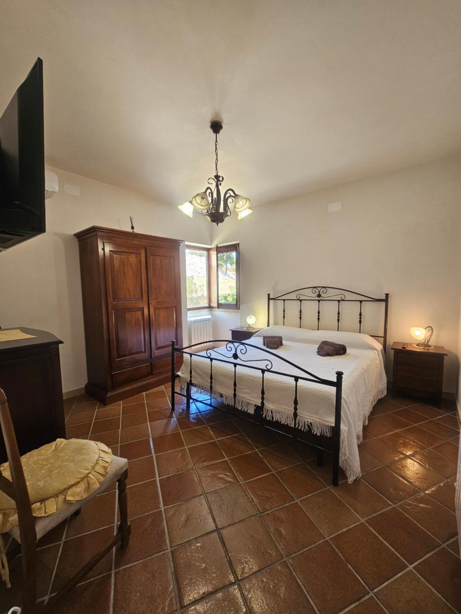 Tenuta Valle Incanto โลโกโรตอนโด ภายนอก รูปภาพ